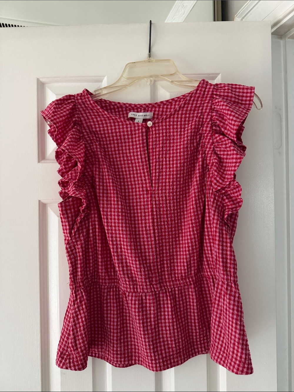 Free Assembly Women's Sleeveless Red and Pink Gingham Ruffle Top Size Small - Picture 2 of 6